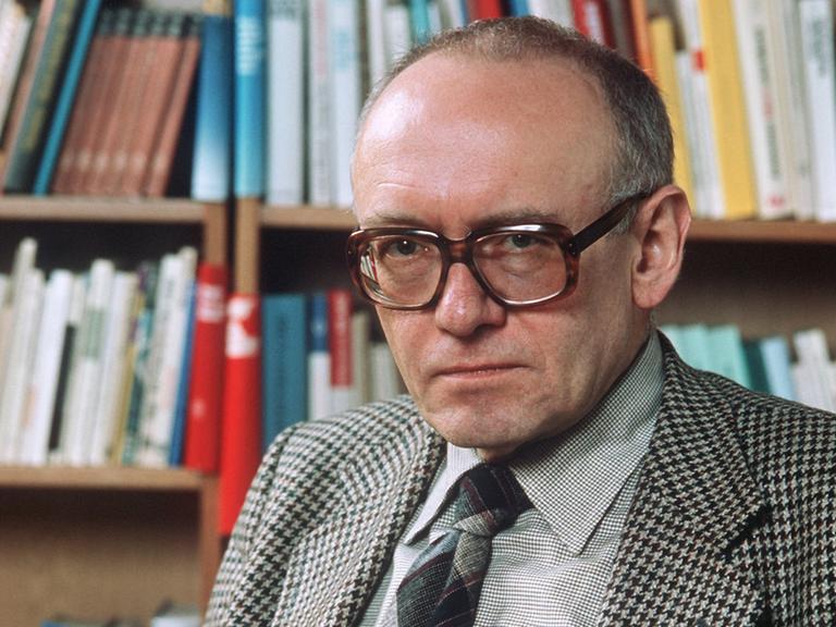 Der österreichische Schriftsteller und Dichter Ernst Jandl (aufgenommen 1978)