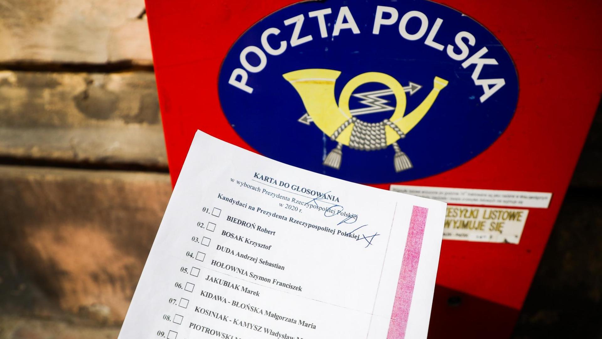 In Polen soll am Sonntag ein neuer Präsident per Briefwahl gewählt werden.