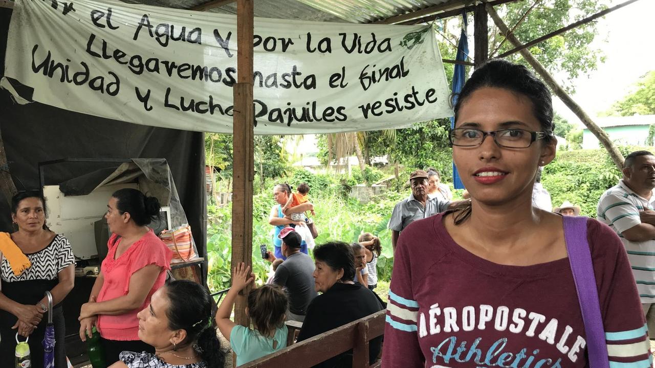 Luz Elena Varella bei einer Versammlung von Staudamm-Gegnern