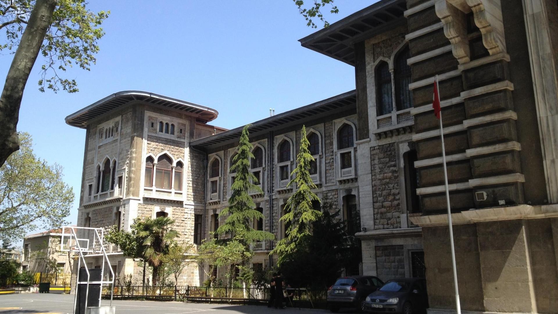 Das Bild zeigt eine türkisch-deutsche Schule in Istanbul.