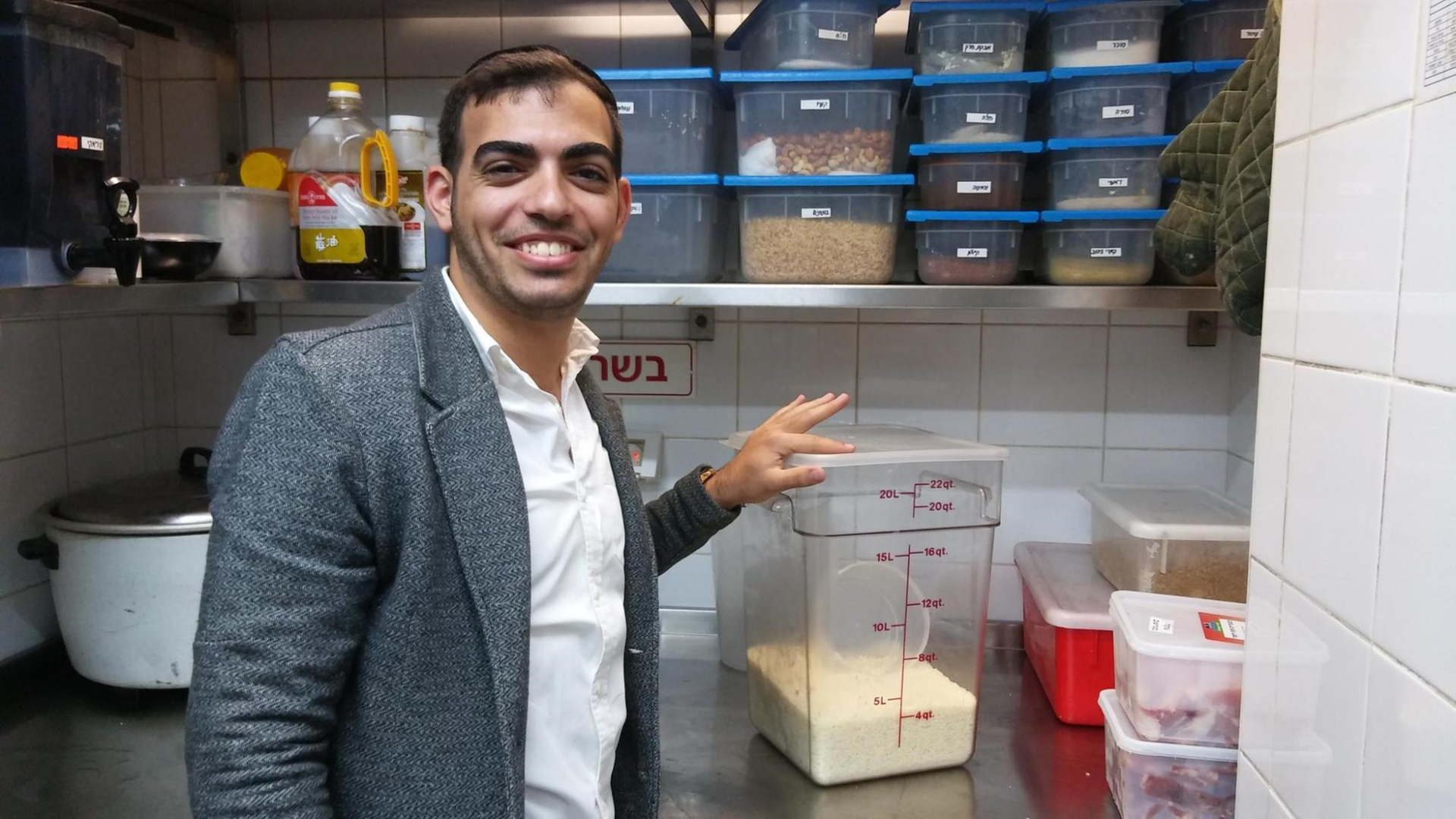 Eviatar ist der Maschgiach, Kontrolleur, im Chooka-Restaurant in Tel Aviv