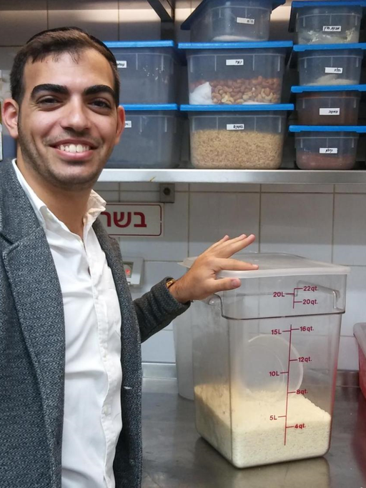 Eviatar ist der Maschgiach, Kontrolleur, im Chooka-Restaurant in Tel Aviv