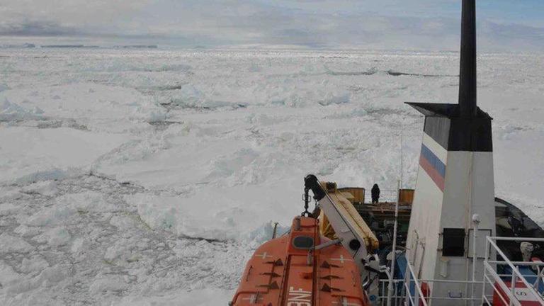 epa04001922 A supplied image obtained 25 December 2013 from the Australian Maritime Safety Authority shows an Antarctic-bound Russian-registered ship carrying 50 tourists and 20 crew members, wedged in thick sheets of sea ice. The ship had been on a multi epa04001922 A supplied image obtained 25 December 2013 from the Australian Maritime Safety Authority shows an Antarctic-bound Russian-registered ship carrying 50 tourists and 20 crew members, wedged in thick sheets of sea ice. The ship had been on a multi