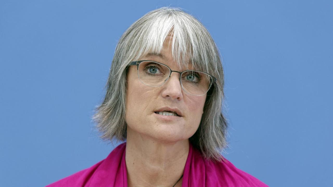 Julia von Weiler ist Geschäftsführerin von Innocence in Danger, der deutschen Sektion des internationalen Netzwerks gegen sexuellen Missbrauch