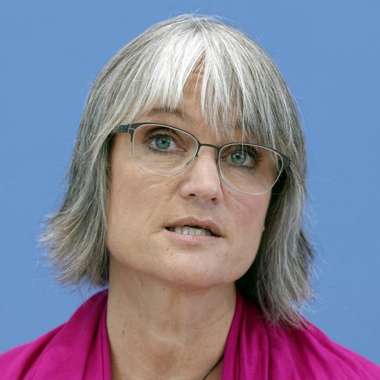 Julia von Weiler ist Geschäftsführerin von Innocence in Danger, der deutschen Sektion des internationalen Netzwerks gegen sexuellen Missbrauch