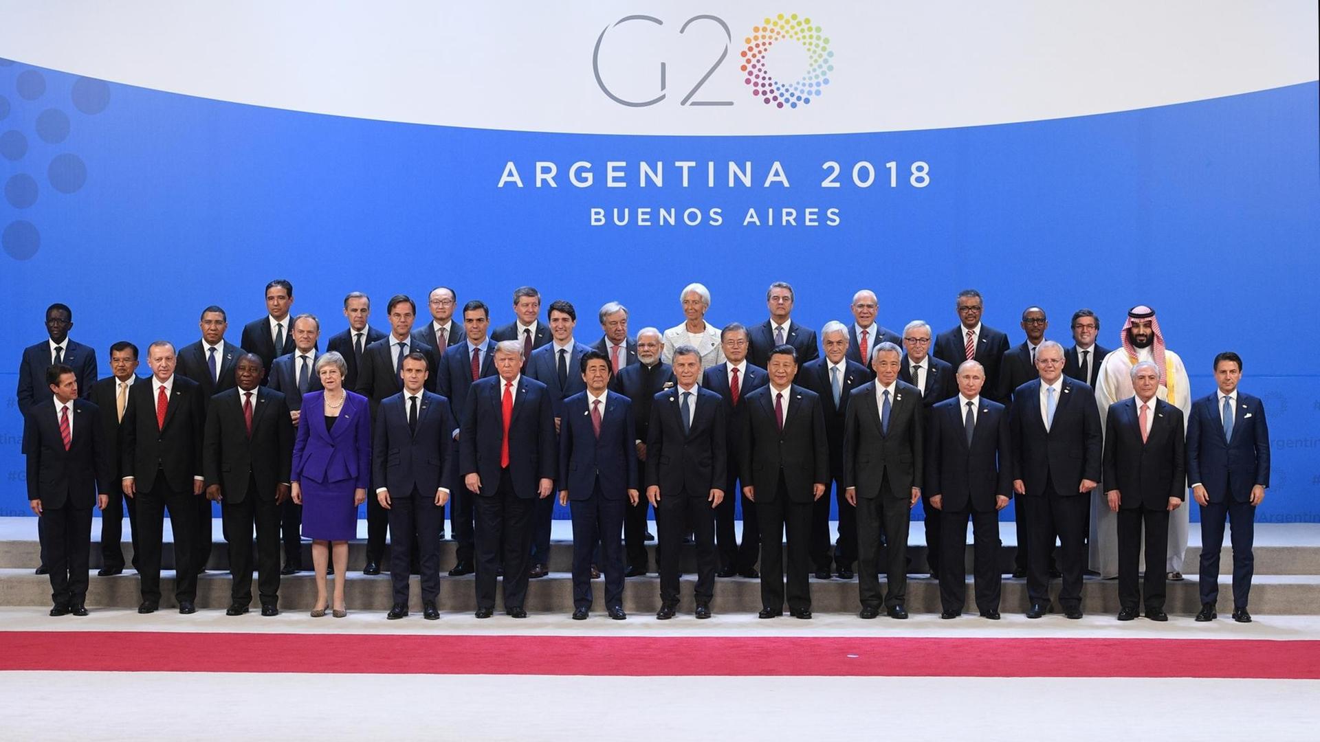 30.11.2018, Argentinien, Buenos Aires: 5716833 30.11.2018 Leaders pose for a family photo before the G20 summit in Buenos Aires, Argentina, November 30, 2018. Vladimir Astapkovich / Sputnik Foto: Vladimir Astapkovich/Sputnik/dpa |