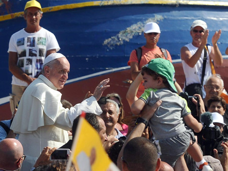 Papst Franziskus besucht die Mittelmeerinsel Lampedusa