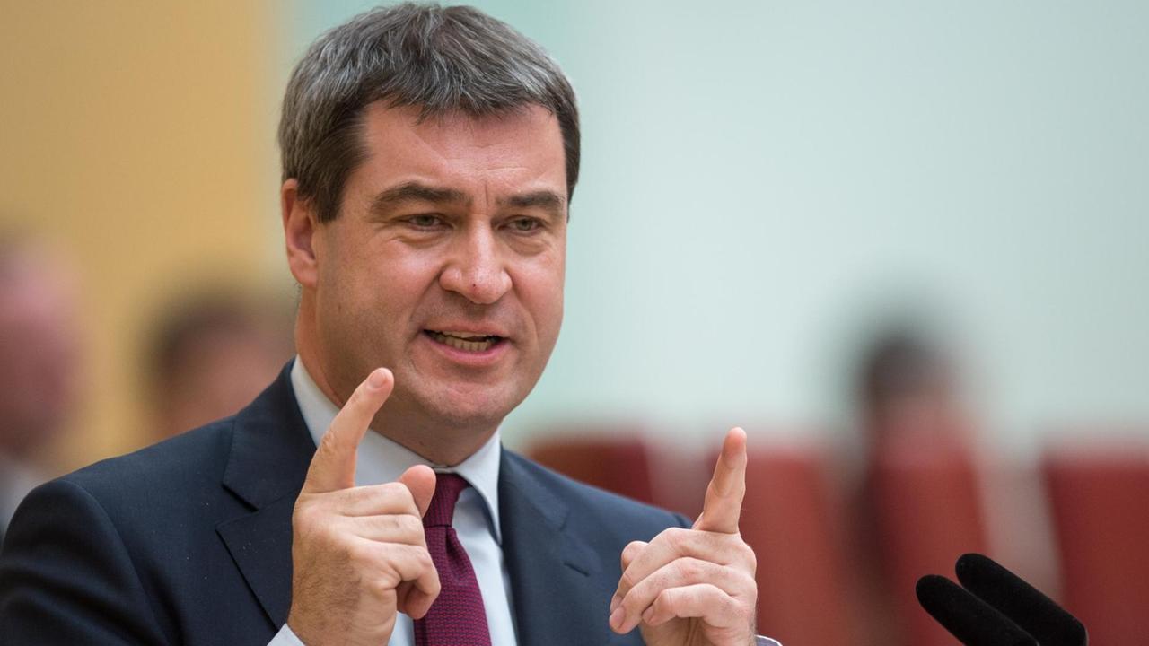 Bayerns Finanzminister Markus Söder (CSU) spricht am 09.12.2015 während einer Plenarsitzung im bayerischen Landtag in München (Bayern)