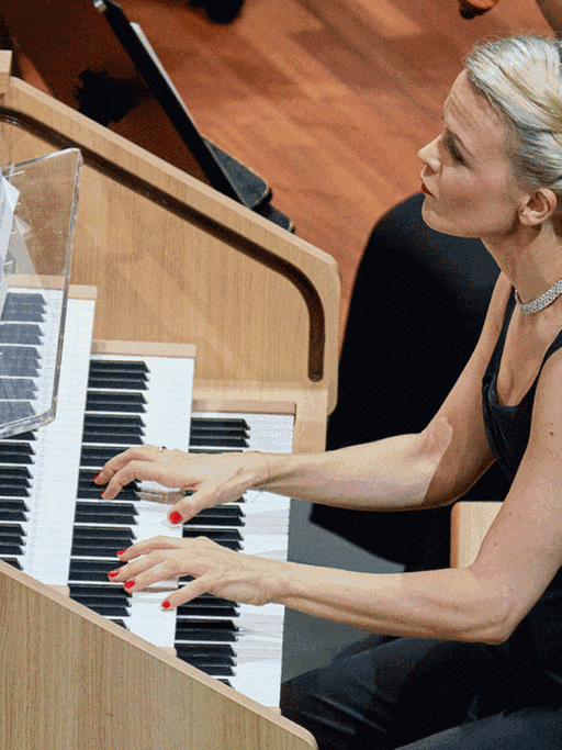 Die Organistin Iveta Apkalna im Galakonzert vom lettischen Radio Klasika am 7.1.21 in der Großen Gilde Riga