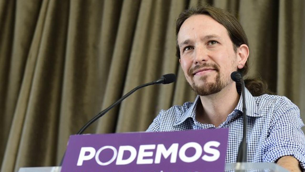 Pablo Iglesias, Parteivorsitzender der Protestpartei "Podemos" in Spanien bei einer Pressekonferenz.