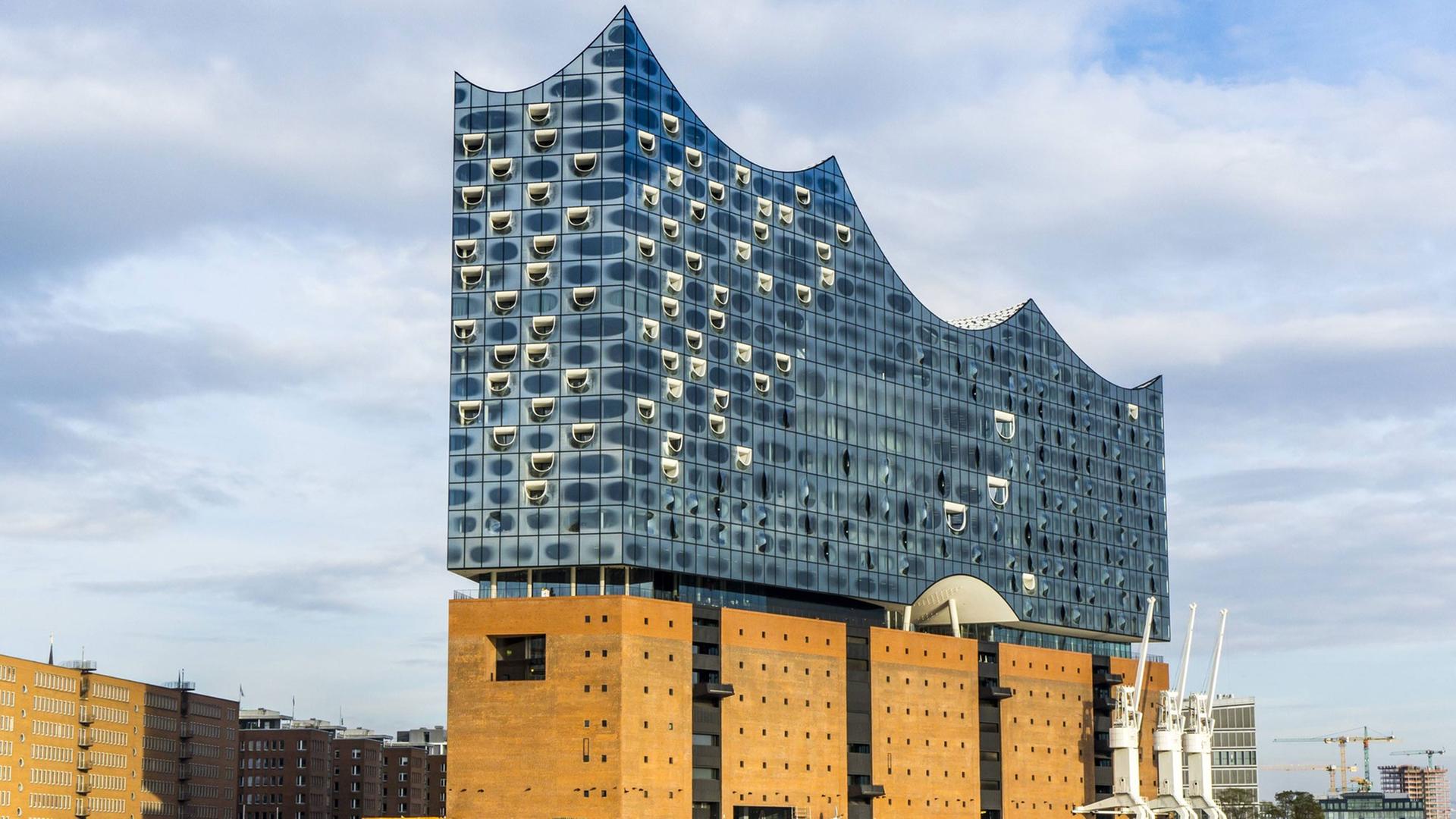Das Gebäude der Elbphilharmonie in Hamburg.