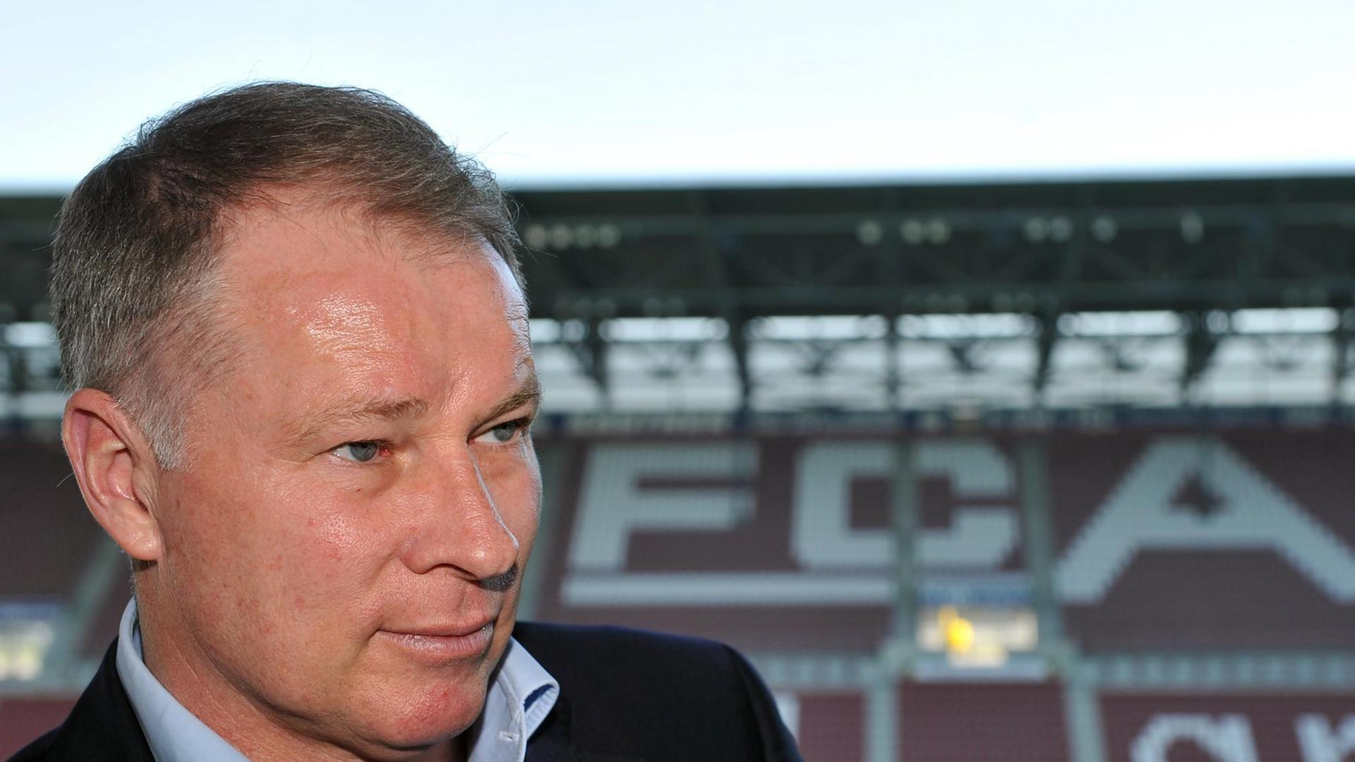Stefan Reuter, Geschäftsführer Sport des FC Augsburg, aufgenommen am 02.04.2014 in der SGL-Arena in Augsburg (Bayern).