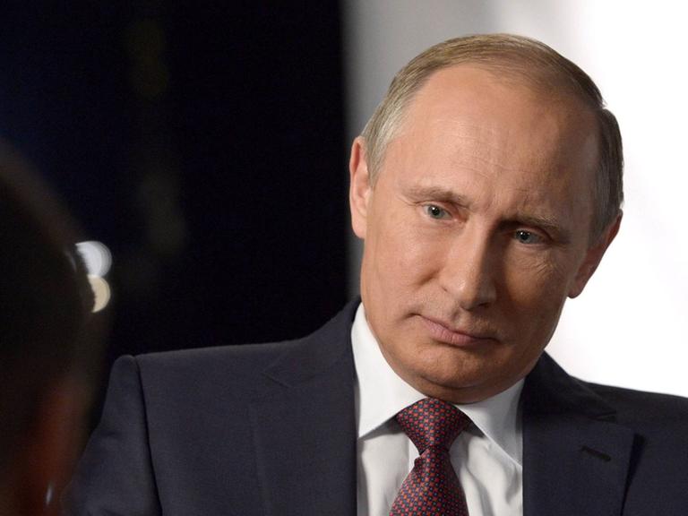Russlands Präsident Wladimir Putin in einem Fernsehinterview