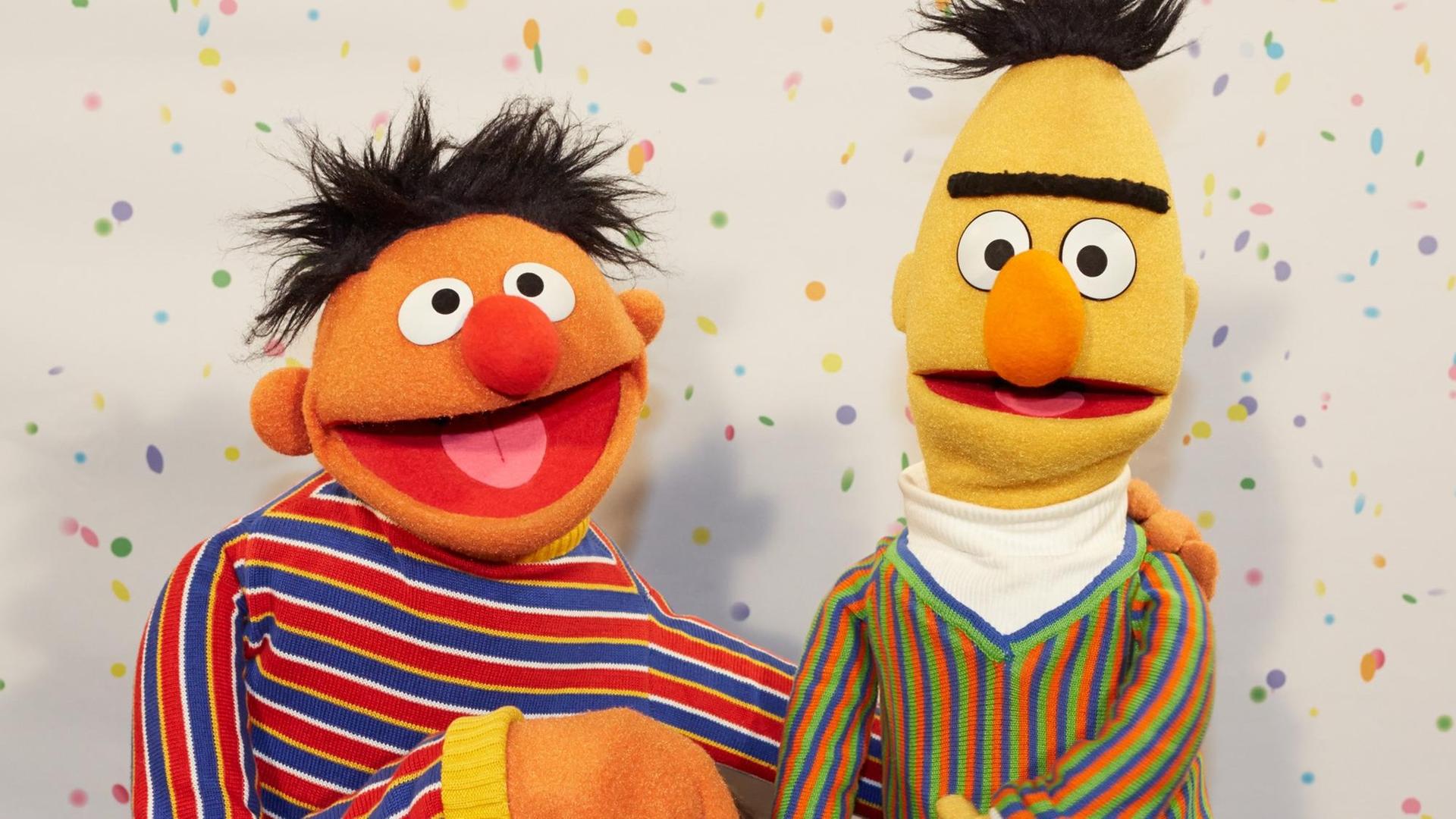 Die Figuren Ernie und Bert aus der Sesam-Straße
