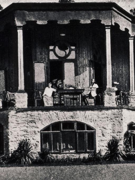 Historisches Foto vom einstigen zentralen Gebäude der Aussteiger-Kolonie auf dem Monte Verità am Lago Maggiore 