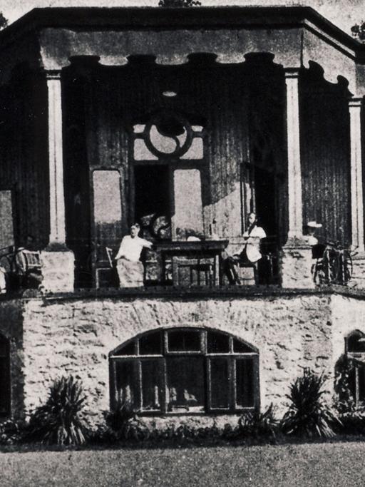 Historisches Foto vom einstigen zentralen Gebäude der Aussteiger-Kolonie auf dem Monte Verità am Lago Maggiore (undatiert).