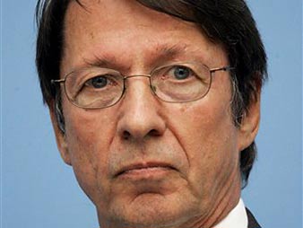 Berlins Innensenator Ehrhart Körting eröffnet in Berlin das Digitalfunknetz für die Behörden (BOS).