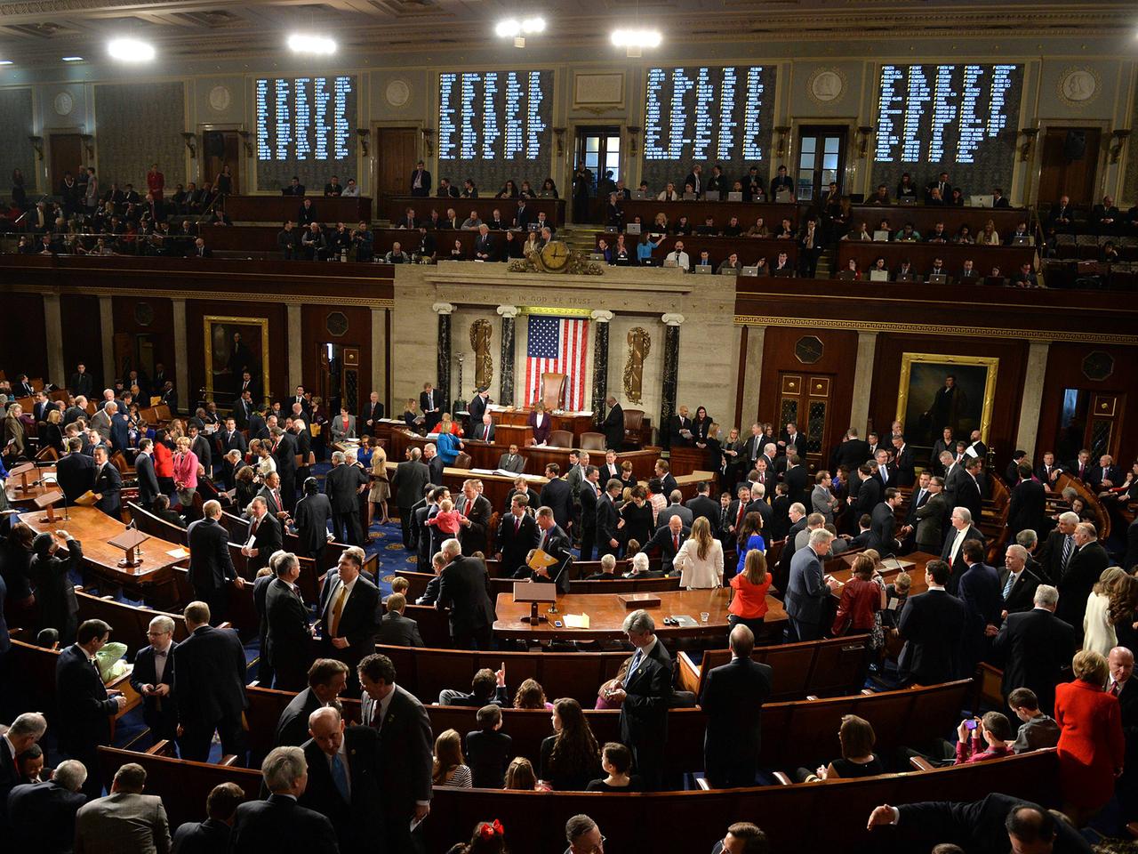 Die Senatoren des Repräsentantenhauses treffen zur ersten Sitzung des US-Kongresses im Capitol in Washington ein.