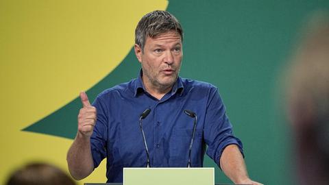 Robert Habeck, Bundesvorsitzender von Bündnis 90/Die Grünen, spricht beim Außerordentlichen Länderrat der Grünen zum Ergebnis der Sondierungsgespräche sowie zur Aufnahme von Koalitionsverhandlungen nach der Bundestagswahl.