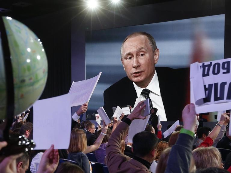 Journalisten während der Jahrespressekonferenz des russischen Präsidenten Wladimir Putin.