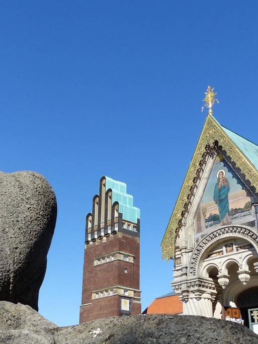 Inmitten des Ensembles auf der Mathildenhöhe steht eine russische Kapelle.