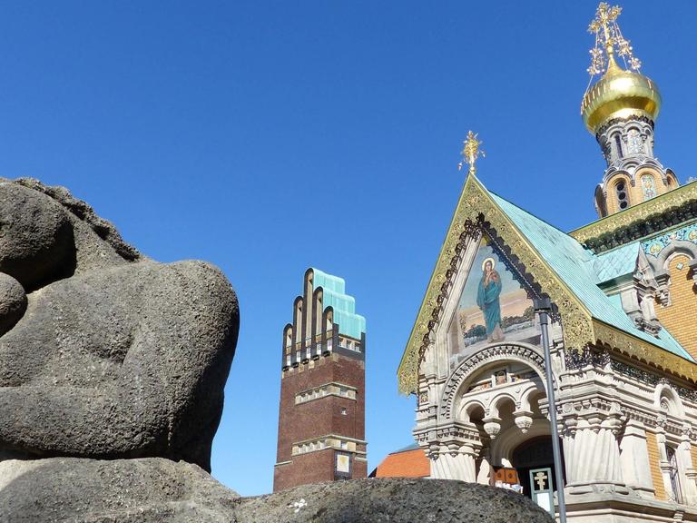 Inmitten des Ensembles auf der Mathildenhöhe steht eine russische Kapelle.