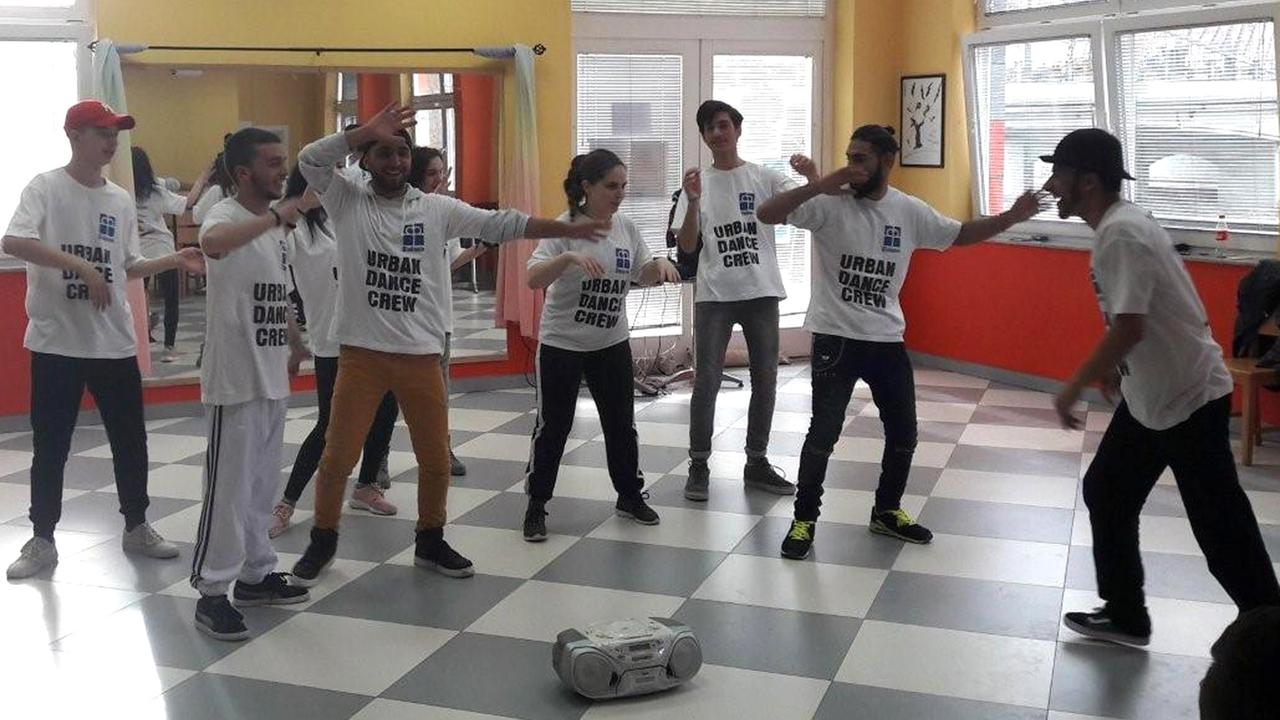 Tänzer im Jugendzentrum der Diakonie in Mitrovica 