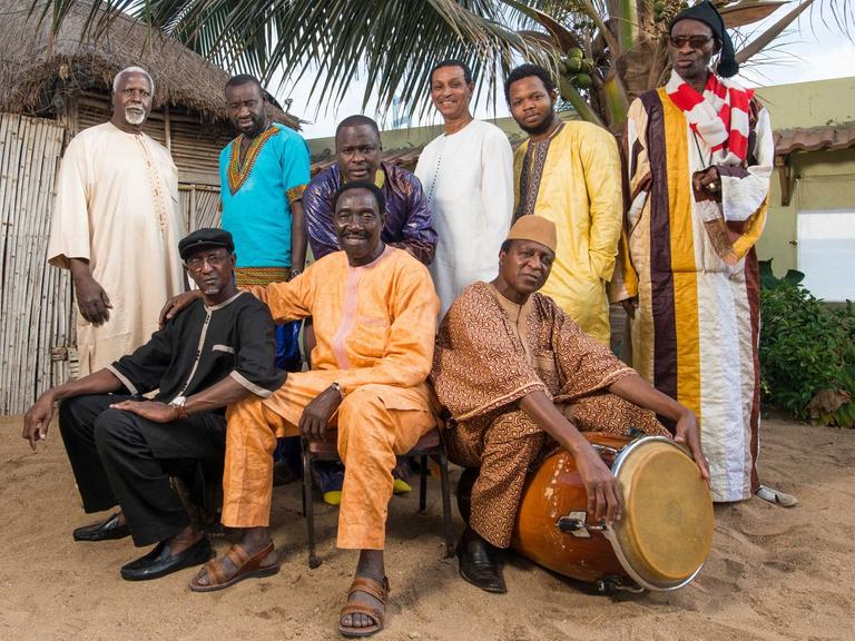 Das Orchestra Baobab wurde 1970 von dem Saxofonisten Baro N'Diaye in Dakar gegründet. Es ist noch immer aktiv - und stilprägend.