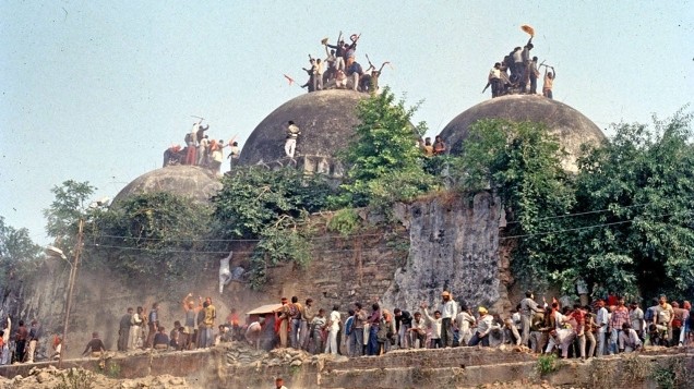 Die Babri Moschee in Ayodhya wurde im Dezember 1992 von fundamentalistischen Hindus zerstört.