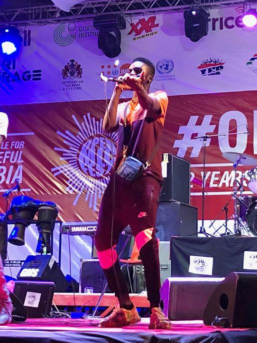 Zwei Nachwuchs-Hip-Hoper beim "Open Mic"-Festival in Gambia