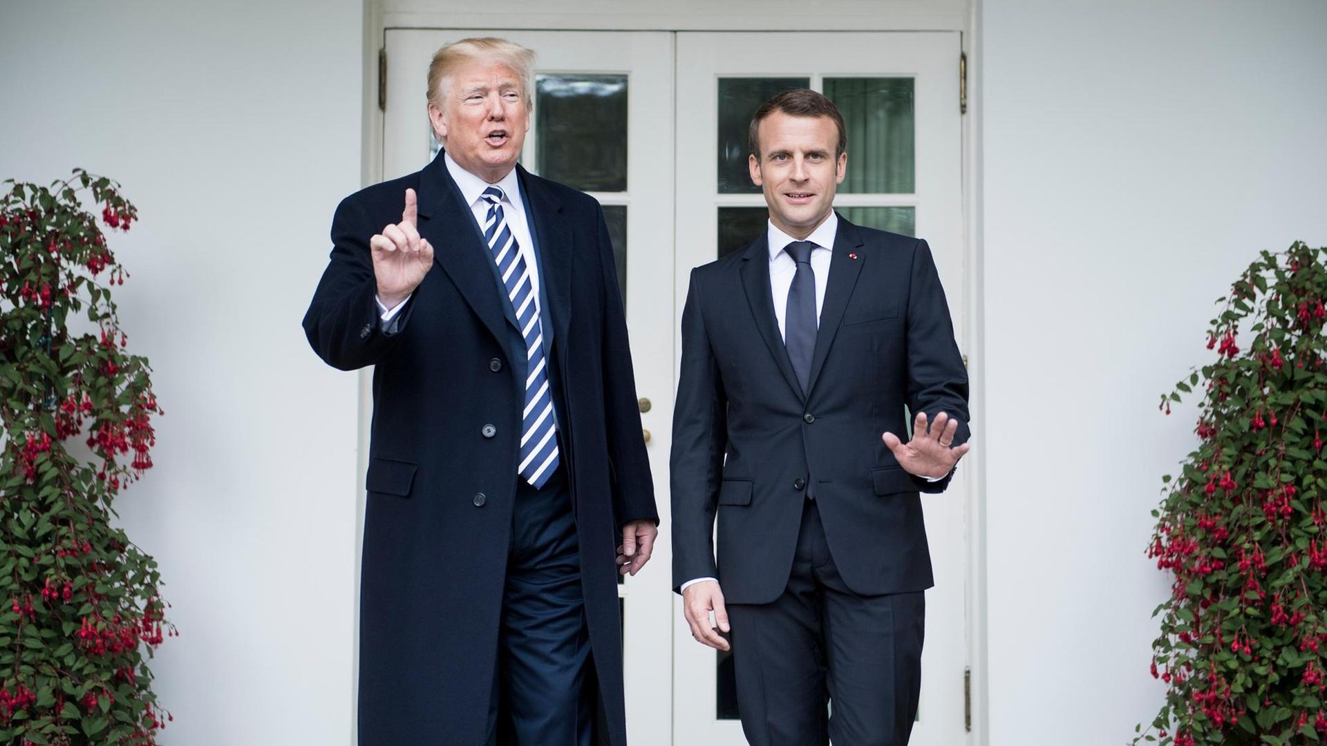 US-Präsident Donald Trump mit Frankreichs Staatschef Emmanuel Macron vor dem Weißen Haus in Washington