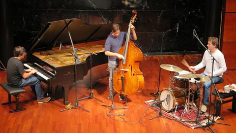 Das Rosset-Meyer-Geiger Trio bei einem Auftritt im Beethovenhaus Bonn