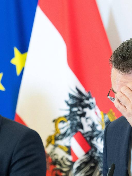 Bundeskanzleramt in Wien: Sebastian Kurz (ÖVP) und Vizekanzler Heinz-Christian Strache (FPÖ) bei einer Pressekonferenz