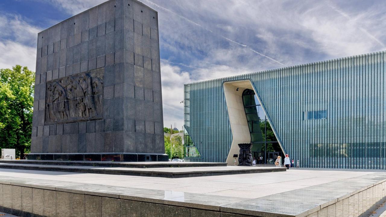 Der Platz der Ghettohelden vor dem Museum der Geschichte der polnischen Juden