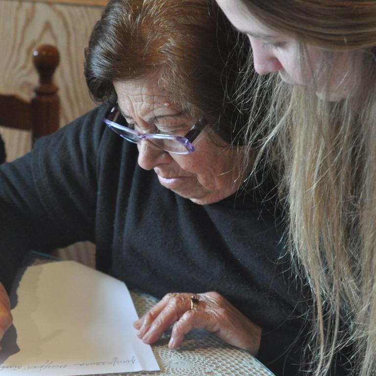 Bis vor einigen Jahren konnte Cesária Pencas (l.) nicht lesen und schreiben