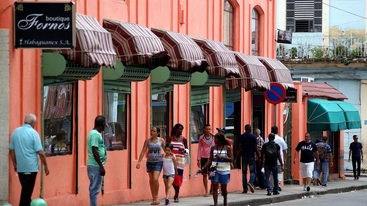 Ein Geschäft des HABAGUANEX-Imperium in Kuba