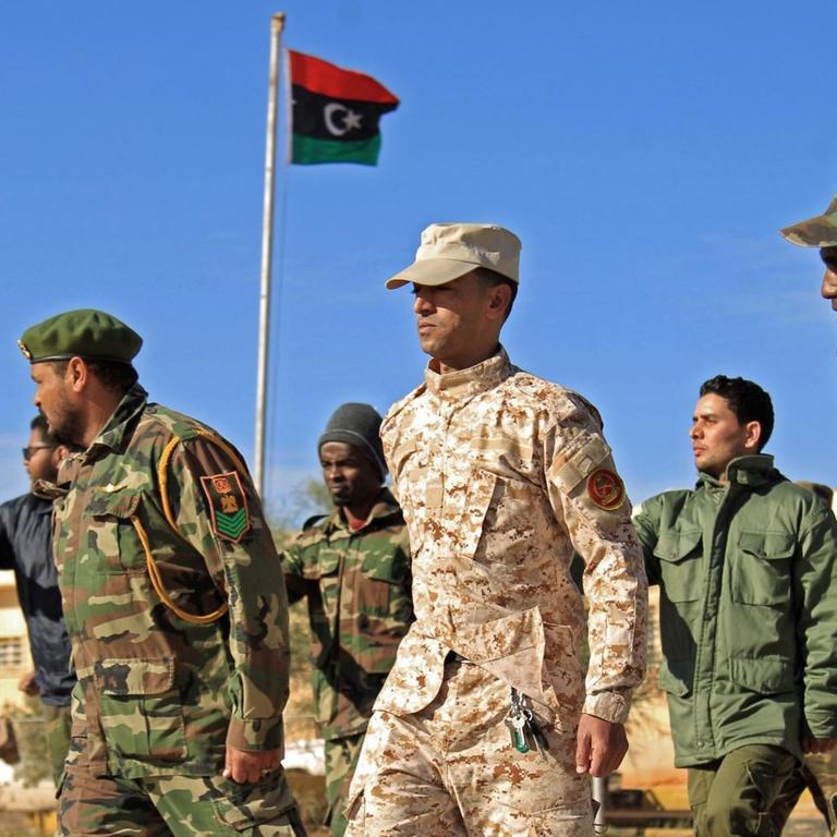 Kämpfer der "Libyschen Nationalarmee" von General Khalifa Haftar in Benghasi