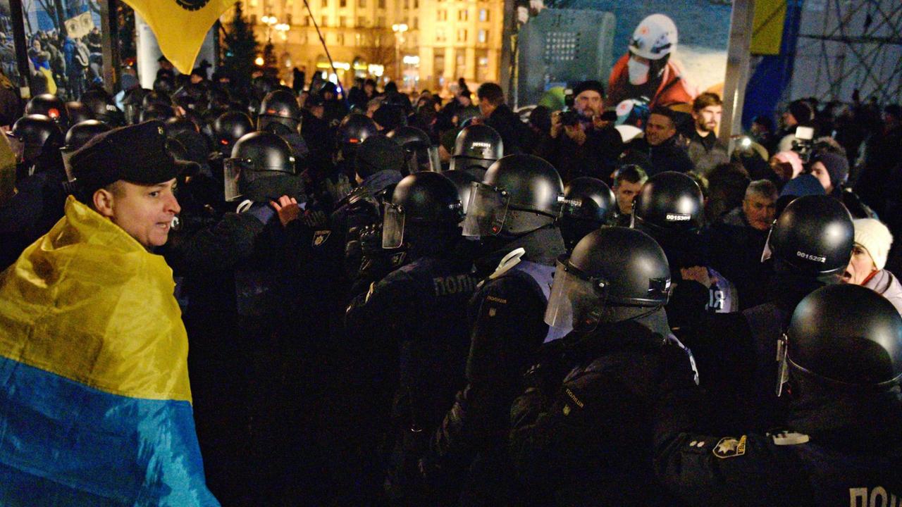 3240985 11/21/2017 Police and participants during a rally marking the anniversary of the Maidan events in Kiev.
