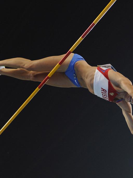 Die russische Stabhochspringerin Elena Isinbajewa bei den Olympischen Spielen in Peking 2008