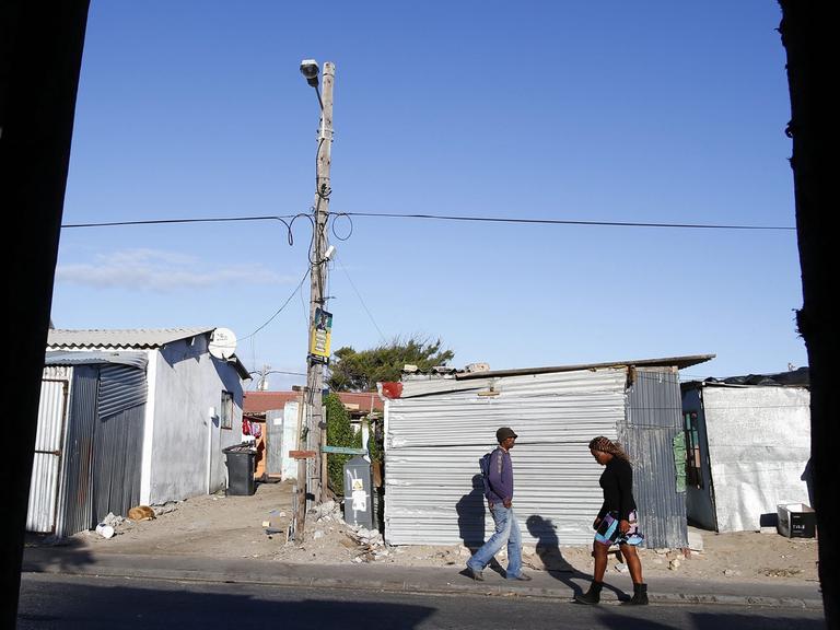 Südafrikaner im Townsip Masiphumelele in Kapstadt