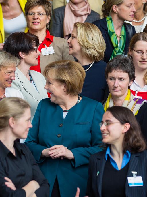 Bundeskanzlerin Merkel trifft im Mai 2013 Frauen in Führungspositionen.