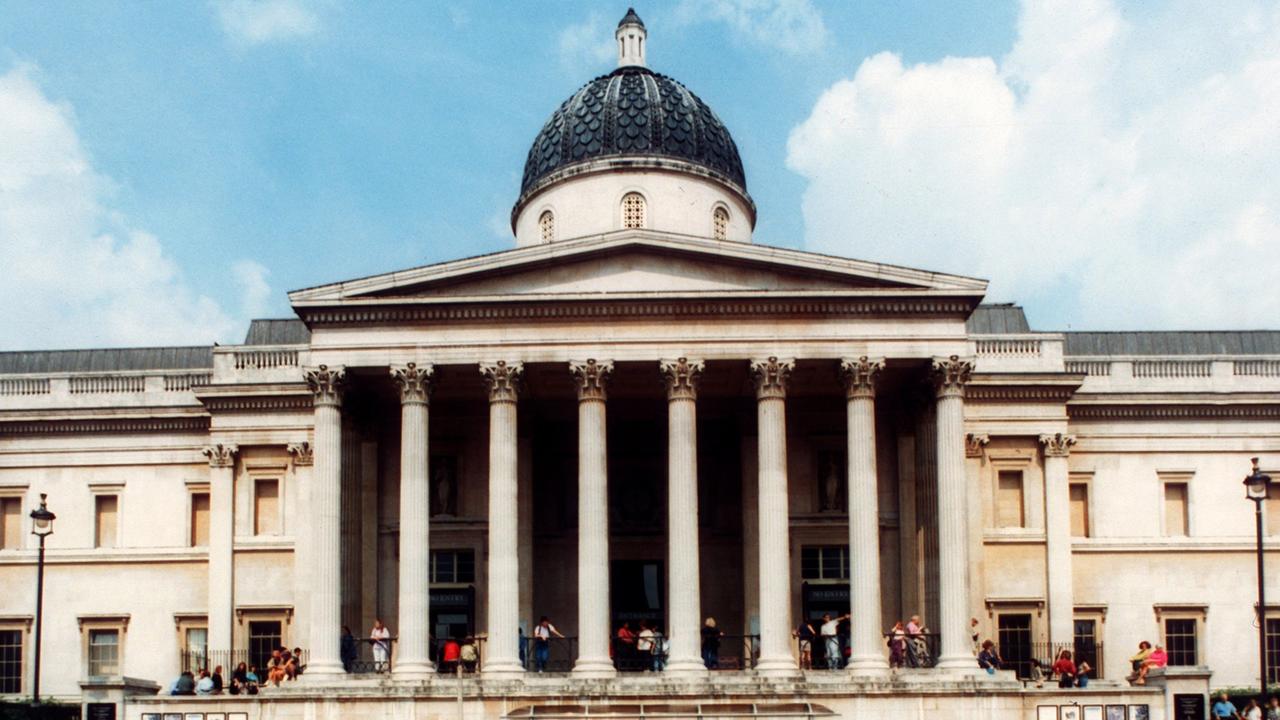 Zu sehen ist die Front der National Gallery in London mit ihrem Säulenvorbau und großer Kuppel.