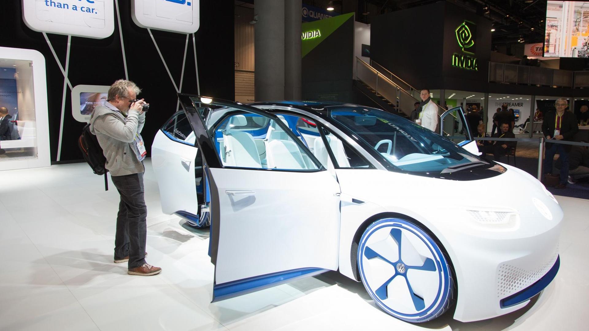 Ein Volkswagen I.D. wird bei der Technikmesse CES in Las Vegas (USA) gezeigt.