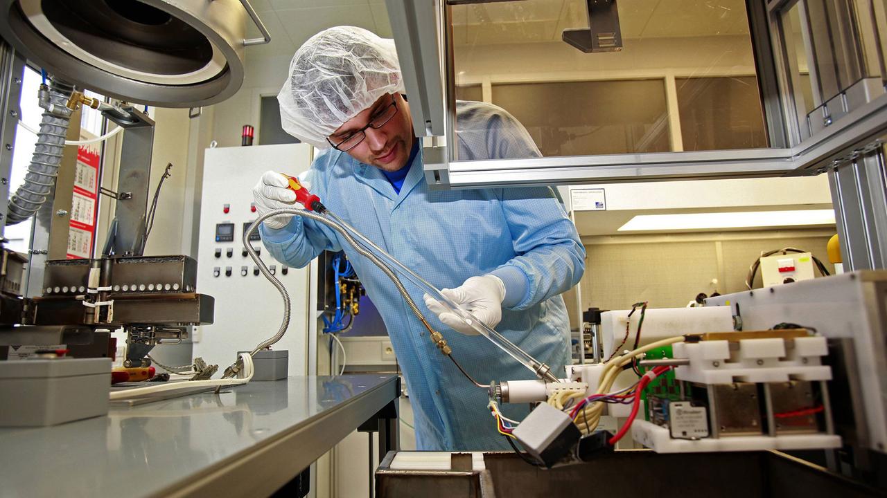 Medzintechnik bei Carl Zeiss: Blick in ein Labor