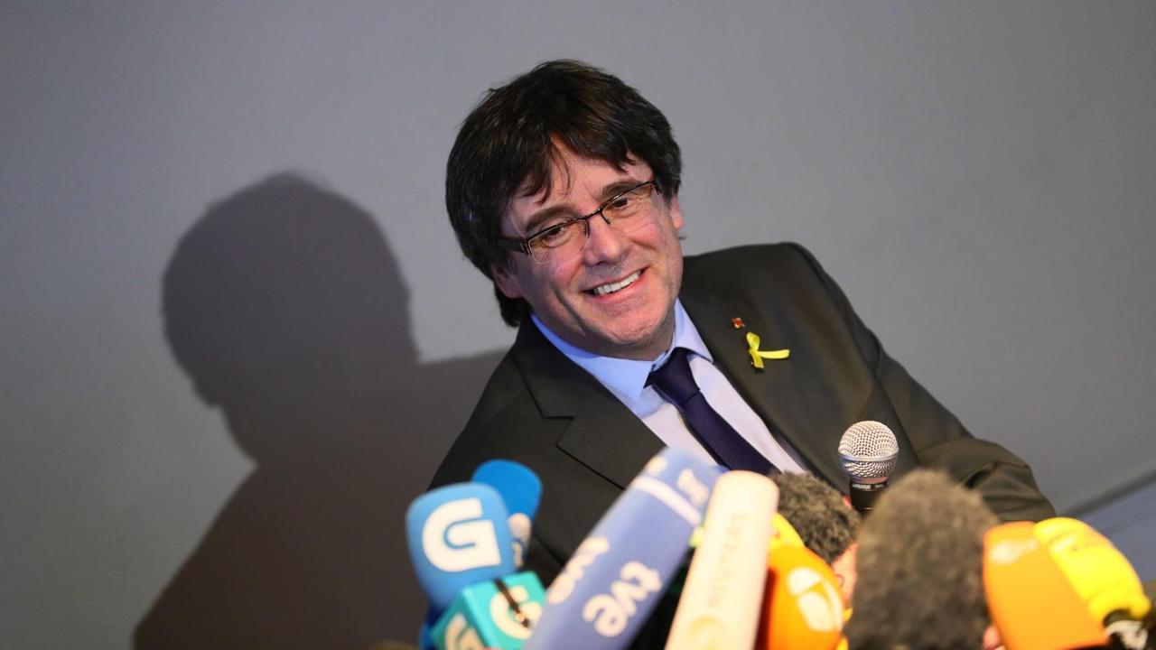 Carles Puigdemont, ehemaliger Präsident der spanischen Region Katalonien, gibt eine Pressekonferenz in Berlin.