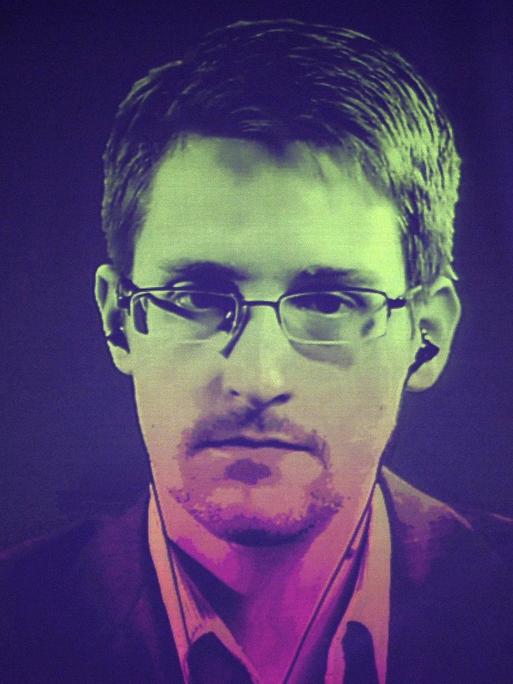 NSA-Whistleblower Edward Snowden bei einer Videokonferenz mit dem Europarat in Straßburg.