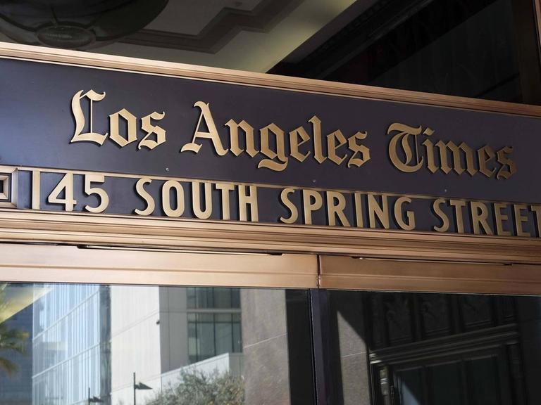 Die Eingangstür zur "Los Angeles Times", Los Angeles, Kalifornien.