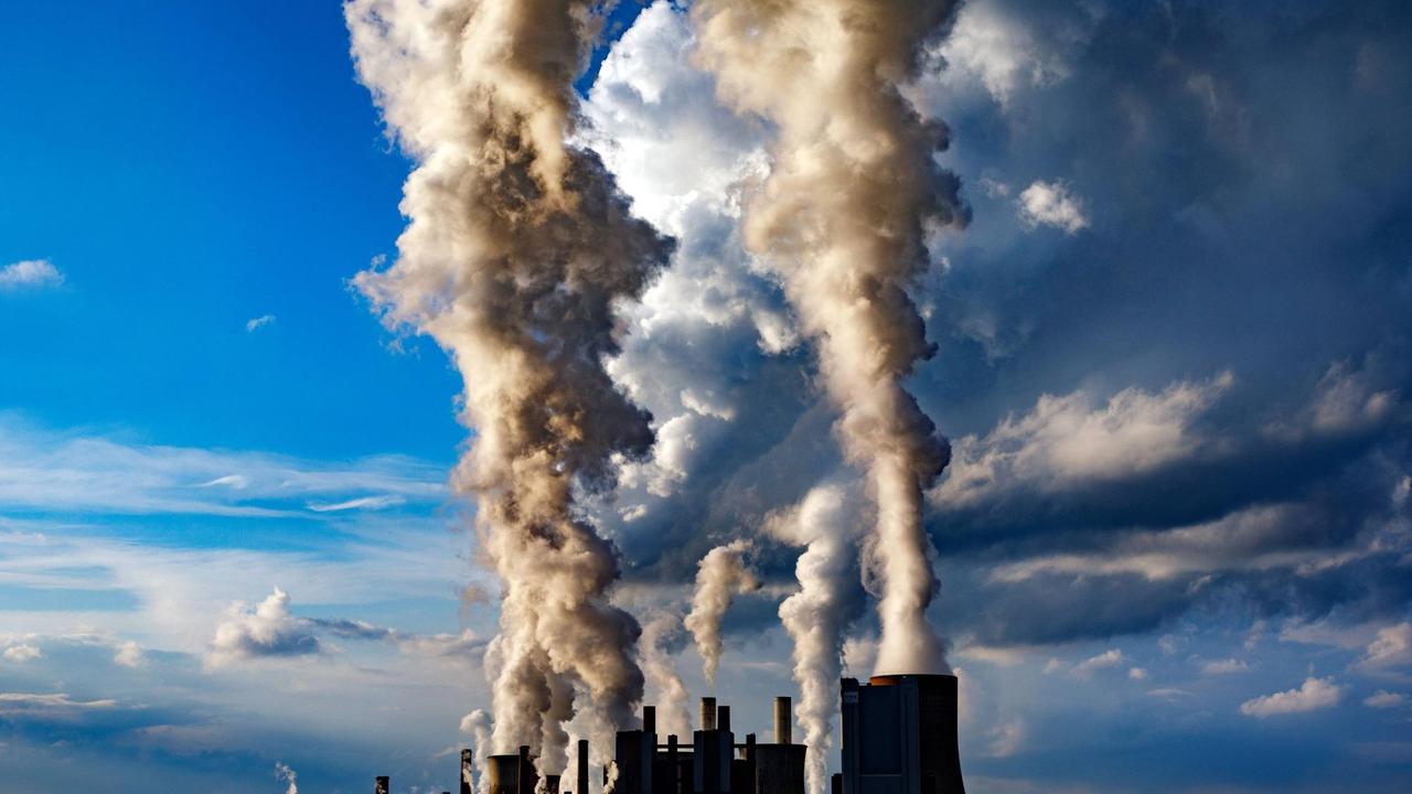 Das Kraftwerk Niederaußem von der RWE Power