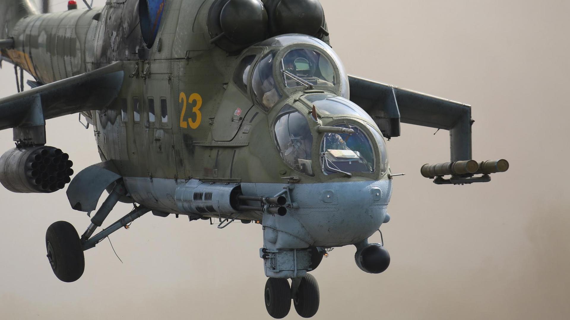 Ein Hubschrauber vom Typ Mi-24 der russischen Armee