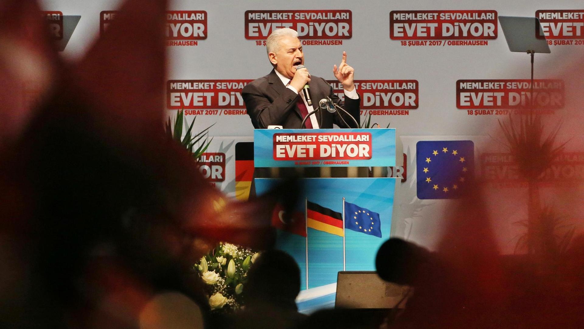Türkischer Ministerpräsident Yildirim bei seiner Rede in Oberhausen